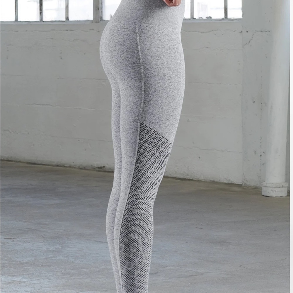 SOLD 🆕 Fabletics gym leggings - Picture 6 of 15